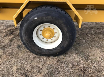 Henke Buffalo 580 Mixer Wagon | Overall Width 8' | Capacity 580 cu. ft | 120–150 HP | For Tractors