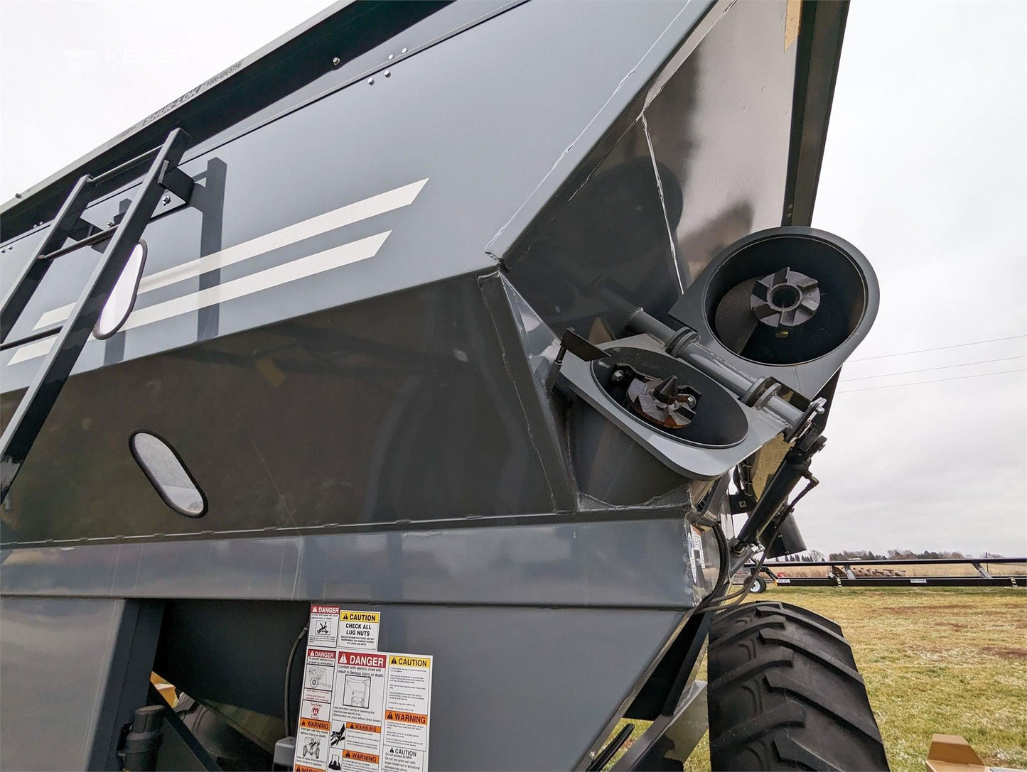 Demco Single Auger Grain Cart | Model 650 | Total Weight 7,560 lbs | Horsepower 150+ HP | Hub Size 10 Bolt | For Tractors