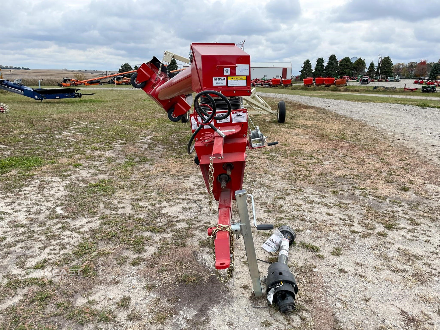 Farm King Back-saver Grain Auger | Model 1060 | Size 10" x 60' | Weight 2,987 Lbs | PTO Horsepower 48 HP | For Tractors