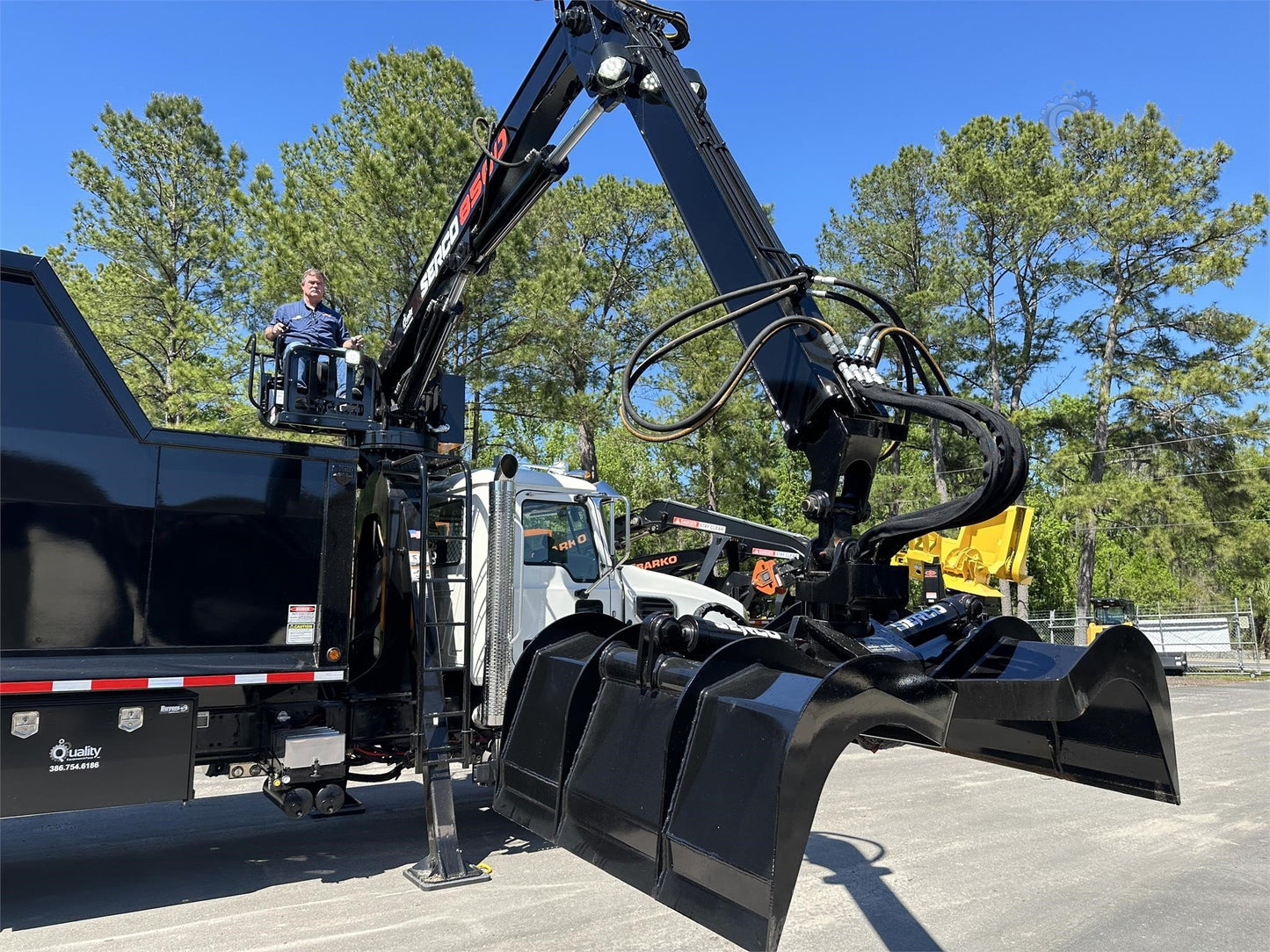 2025 MACK GRANITE 64FR | 445 HP | GRAPPLE TRUCK