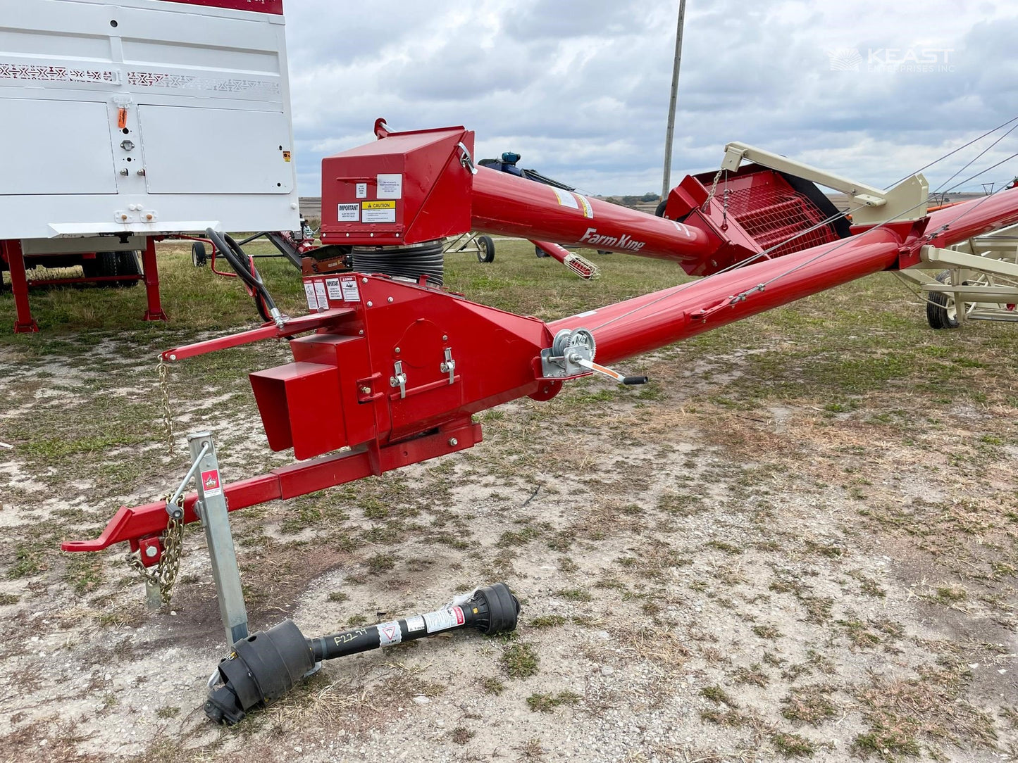 Farm King Back-saver Grain Auger | Model 1060 | Size 10" x 60' | Weight 2,987 Lbs | PTO Horsepower 48 HP | For Tractors