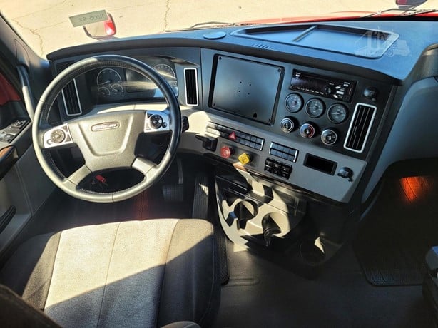 2020 Freightliner Cascadia 126 | Engine Detroit DD15 | Fuel Capacity 200 Gallon | Horsepower 505 HP | USED