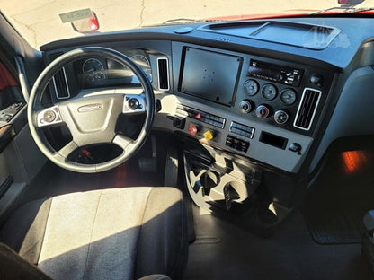 2020 Freightliner Cascadia 126 | Engine Detroit DD15 | Fuel Capacity 200 Gallon | Horsepower 505 HP | USED