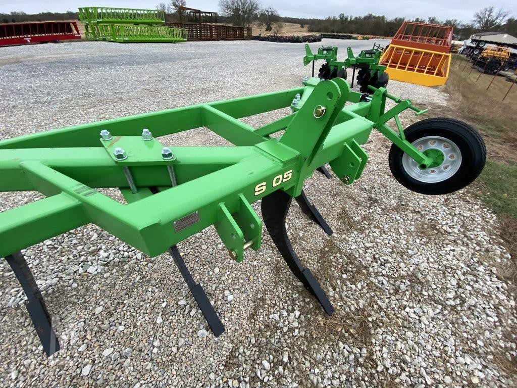 Industrias America 2024 Shank Ripper S05 5 with Gauge Wheels | 5 Shear | 3-Point Hitch For Tractor