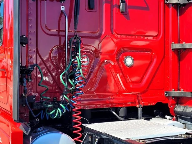 2020 Freightliner Cascadia 126 | Engine Detroit DD15 | Fuel Capacity 200 Gallon | Horsepower 505 HP | USED