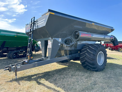 Demco Dual Auger Grain Cart | Model 1100 | Box length 25'2" | Total Weight 22,540 lbs | Horsepower 250 HP | For Tractors