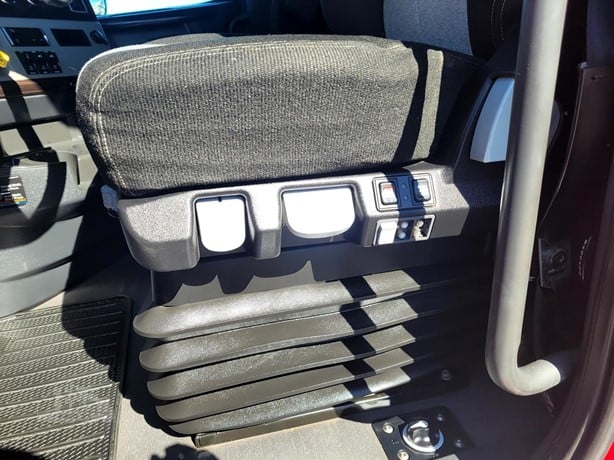 2020 Freightliner Cascadia 126 | Engine Detroit DD15 | Fuel Capacity 200 Gallon | Horsepower 505 HP | USED