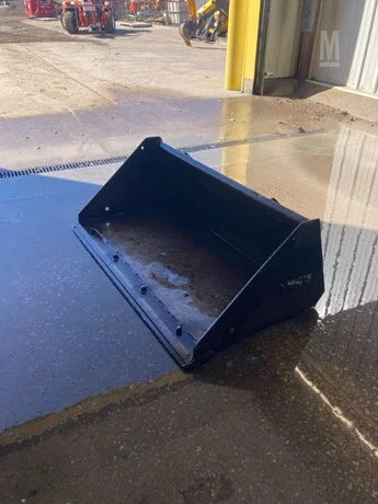 Erskine Low Profile Material Bucket | Widths 66” To 84” | 8–30+ GPM | Up to 75 HP | For Skid Steer & Tractor