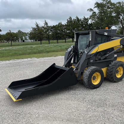 MAXX CONVEYOR CLEANING BUCKET WITH BOLT-ON CUTTING EDGES FOR SKID STEER
