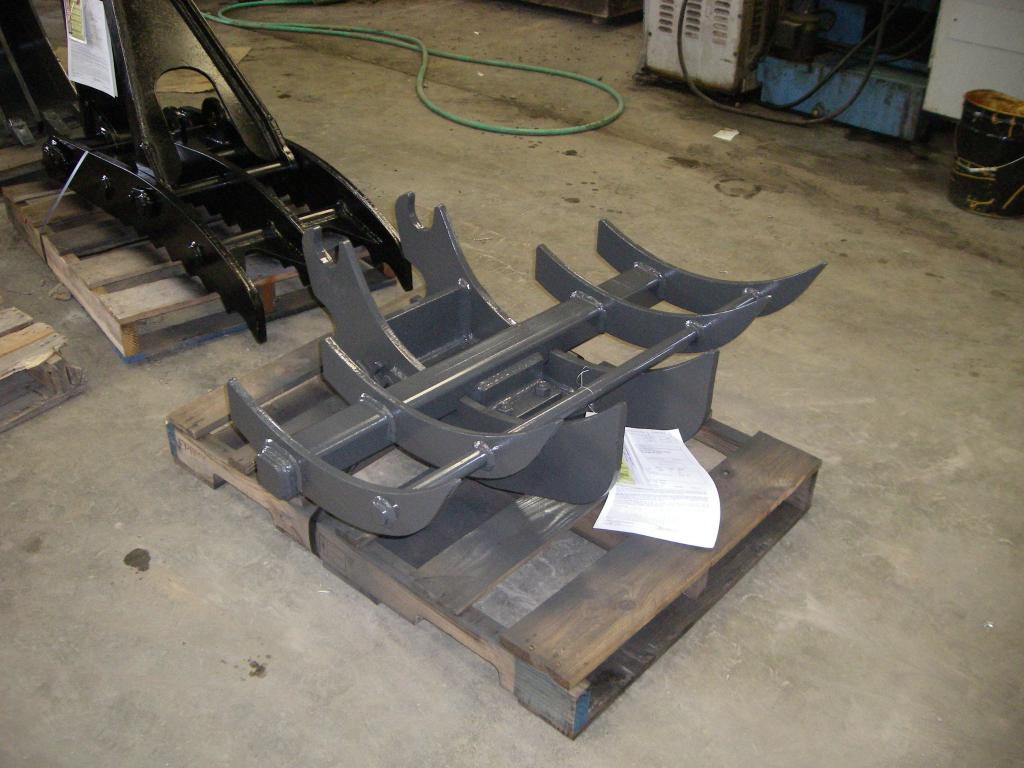 IS ATTACHMENT AR400 STEEL TREE STUMPER AND RAKE FOR 650 LBS SMALL/MINI EXCAVATOR