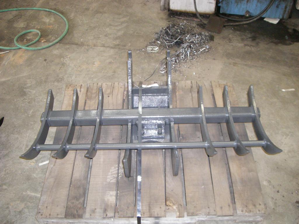 IS ATTACHMENT AR400 STEEL TREE STUMPER AND RAKE FOR 650 LBS SMALL/MINI EXCAVATOR