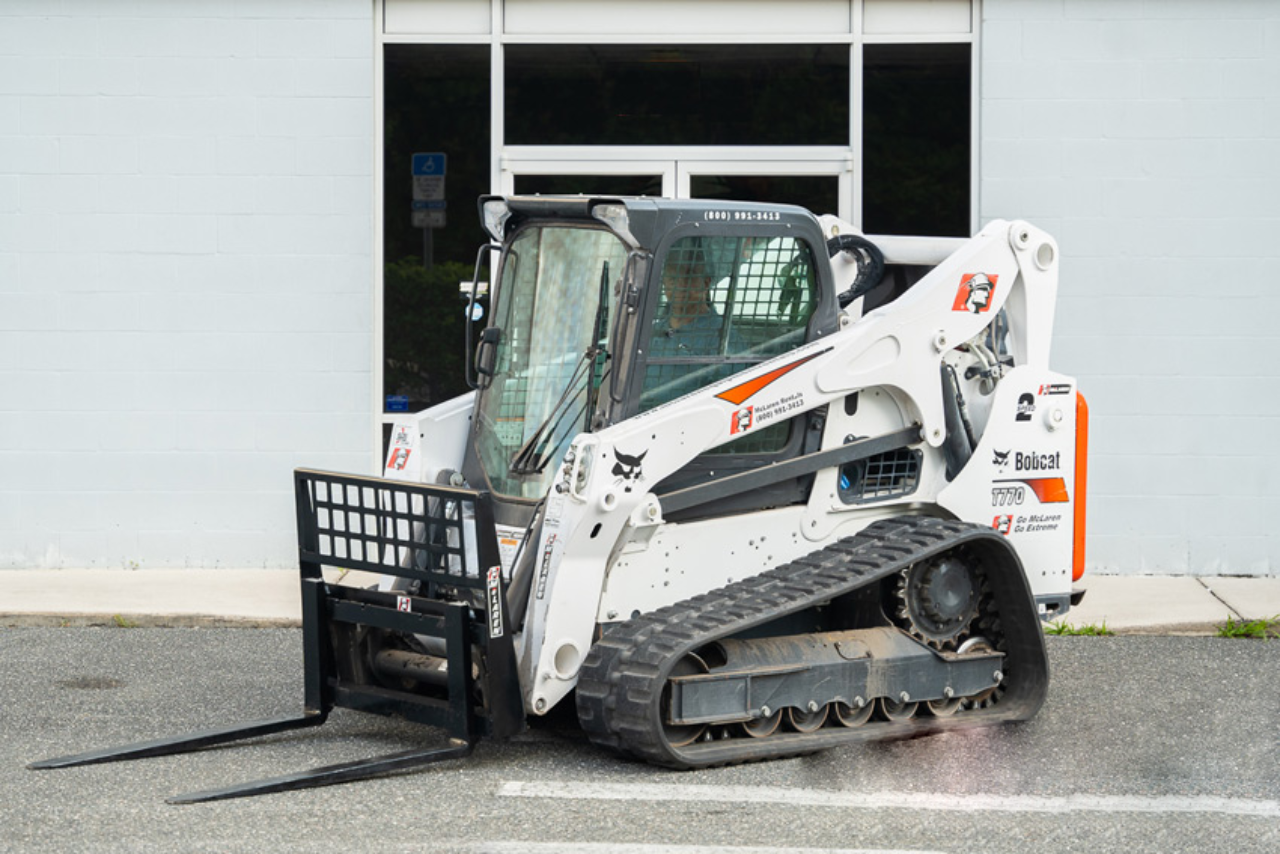 McLaren Industries Pallet Fork | 48" Length | 5,500 lb Capacity | 8 To 25 GPM | For Skid Steer