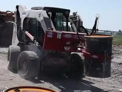 EZ Spot UR Attachment Barrel Handler | Model EZ-0002 | Jaw Opening 21"–39.5" | 20–30 GPM | 3–5 Ton | For Skid Steer, Compact Track Loaders, Wheel Loaders, Excavators, Mini Excavators, Telehandlers & Backhoes
