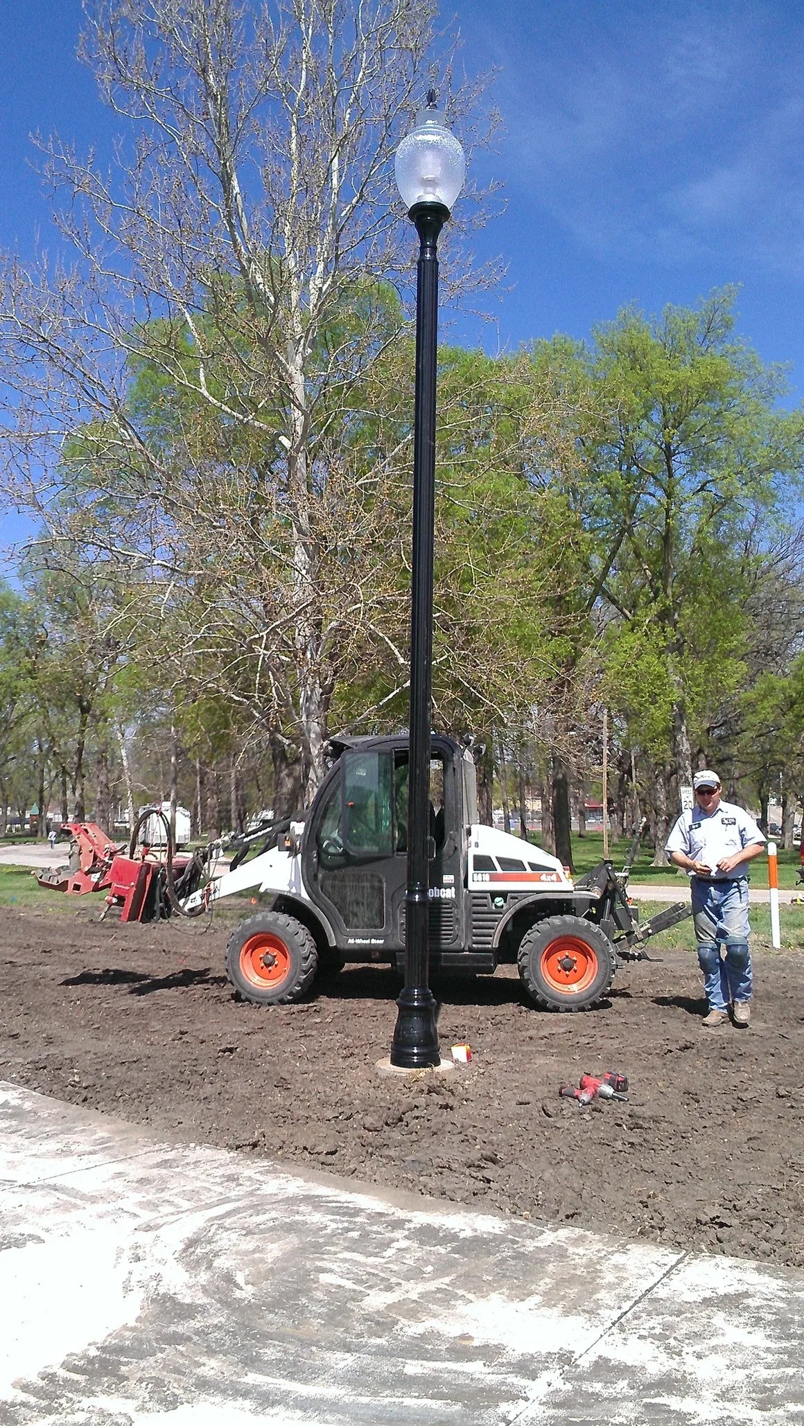 Ez Spot UR Attachment Double Pole Claw | Model EZ-0008 | Jaw Opening 14" | 20–30 GPM | 3–5 Tons | For Skid Steer, Compact Track Loaders, Wheel Loaders, Excavators, Mini Excavators, Telehandlers & Backhoes