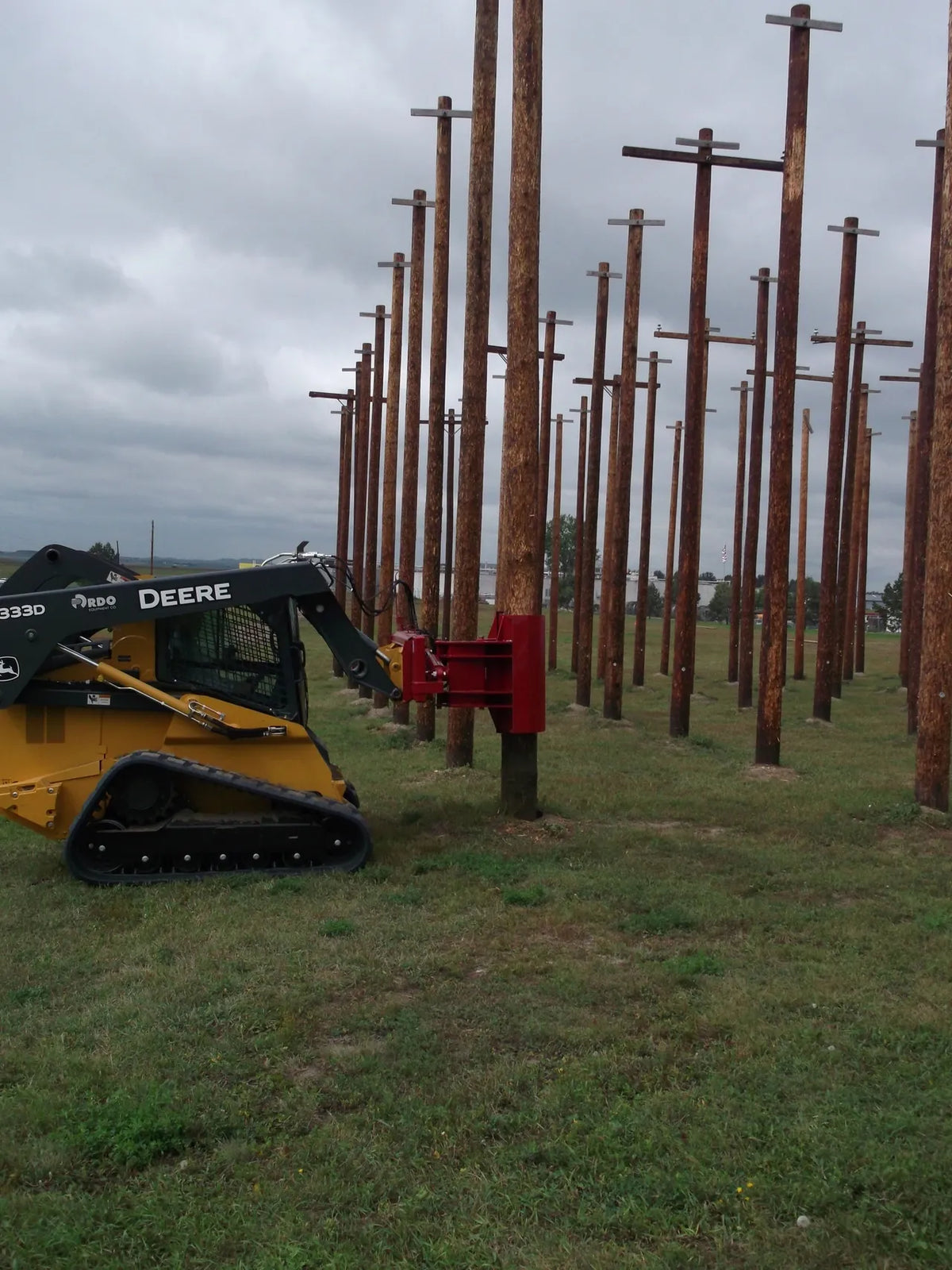 Ez Spot Ur Attachment Heavy Duty Pole Setter | Model EZ-HD08 | Jaw Opening 21" | 20–30 GPM | 3–5 Tons | For Skid Steer, Compact Track Loaders, Wheel Loaders, Excavators, Mini Excavators, Telehandlers & Backhoes