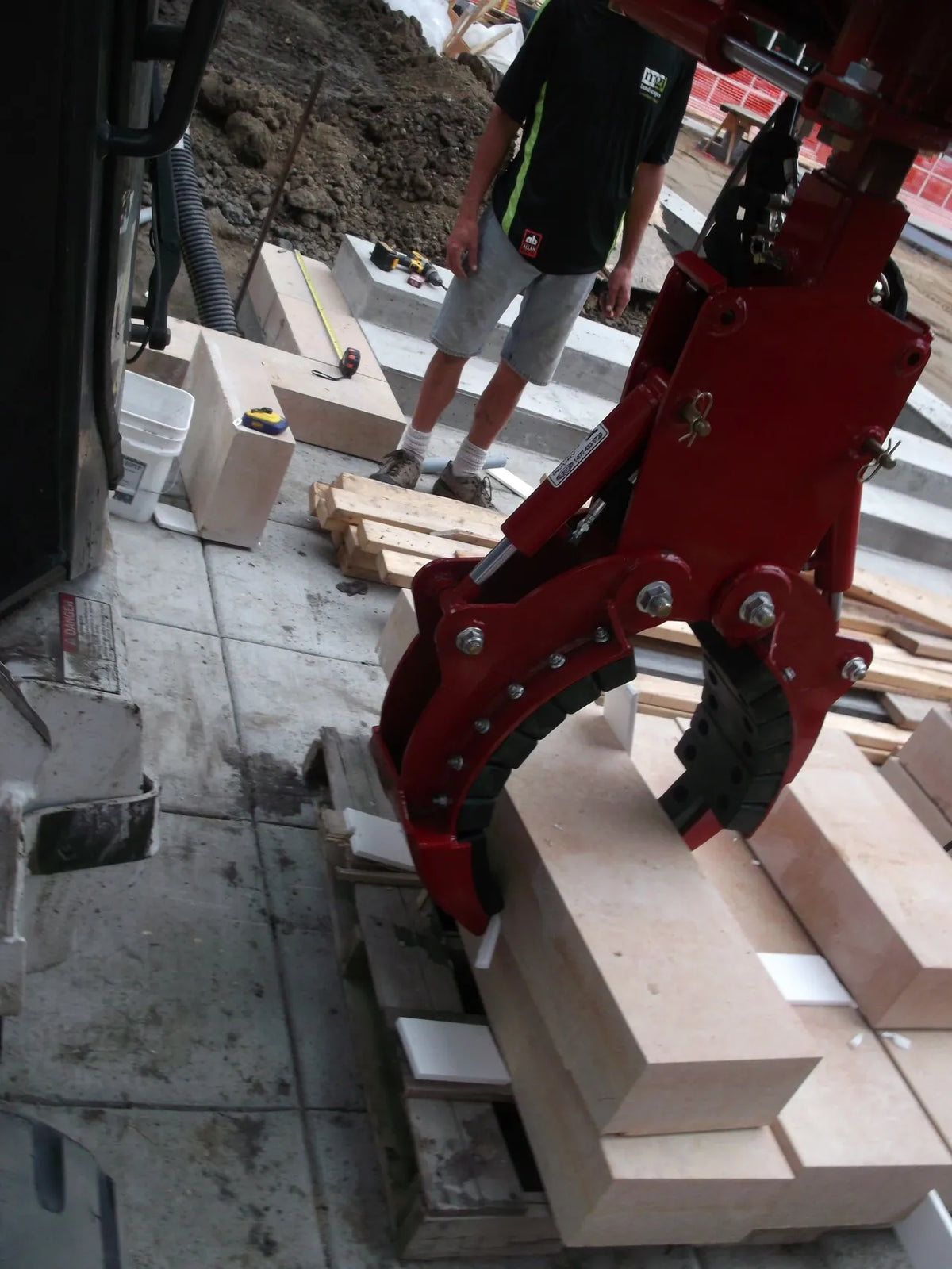 Ez Spot UR Attachment 3 Finger Rock & Tree Hand | Model EZ-0010 | 20–30 GPM | 3–5 Tons | For Skid Steer, Compact Track Loaders, Wheel Loaders, Excavators, Mini Excavators, Telehandlers & Backhoes