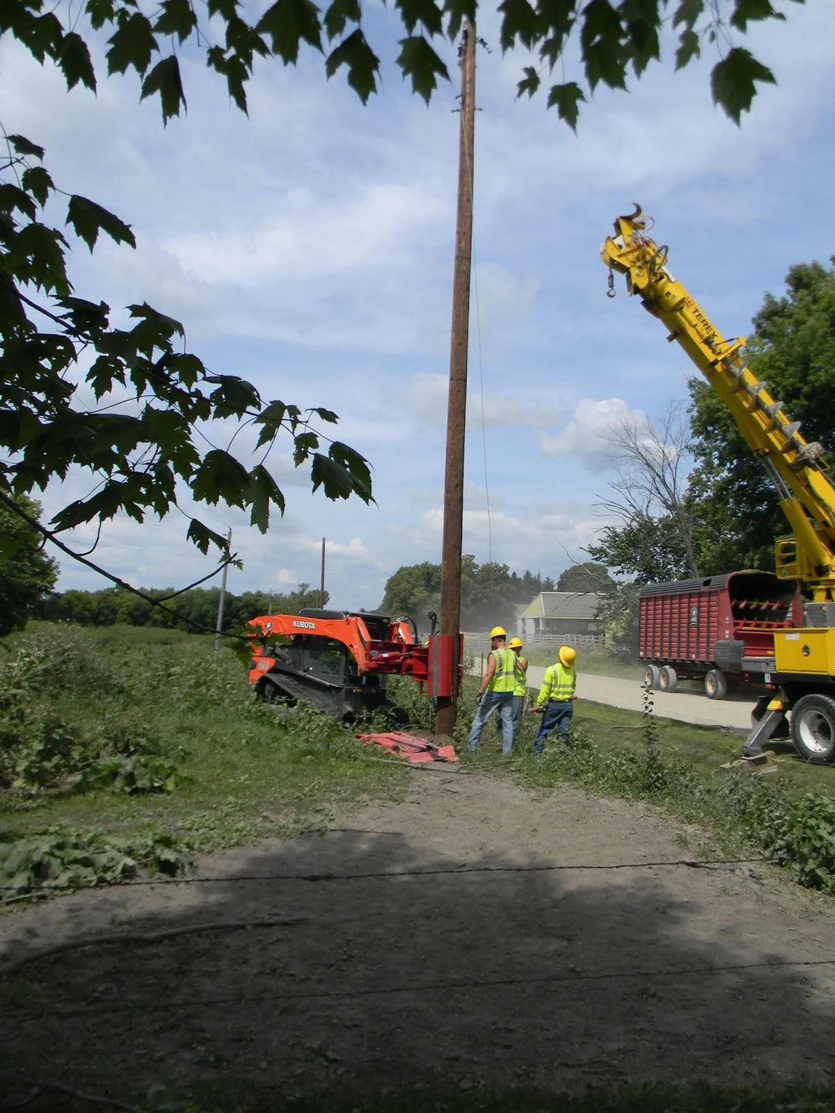 Ez Spot Ur Attachment Heavy Duty Pole Setter | Model EZ-HD08 | Jaw Opening 21" | 20–30 GPM | 3–5 Tons | For Skid Steer, Compact Track Loaders, Wheel Loaders, Excavators, Mini Excavators, Telehandlers & Backhoes