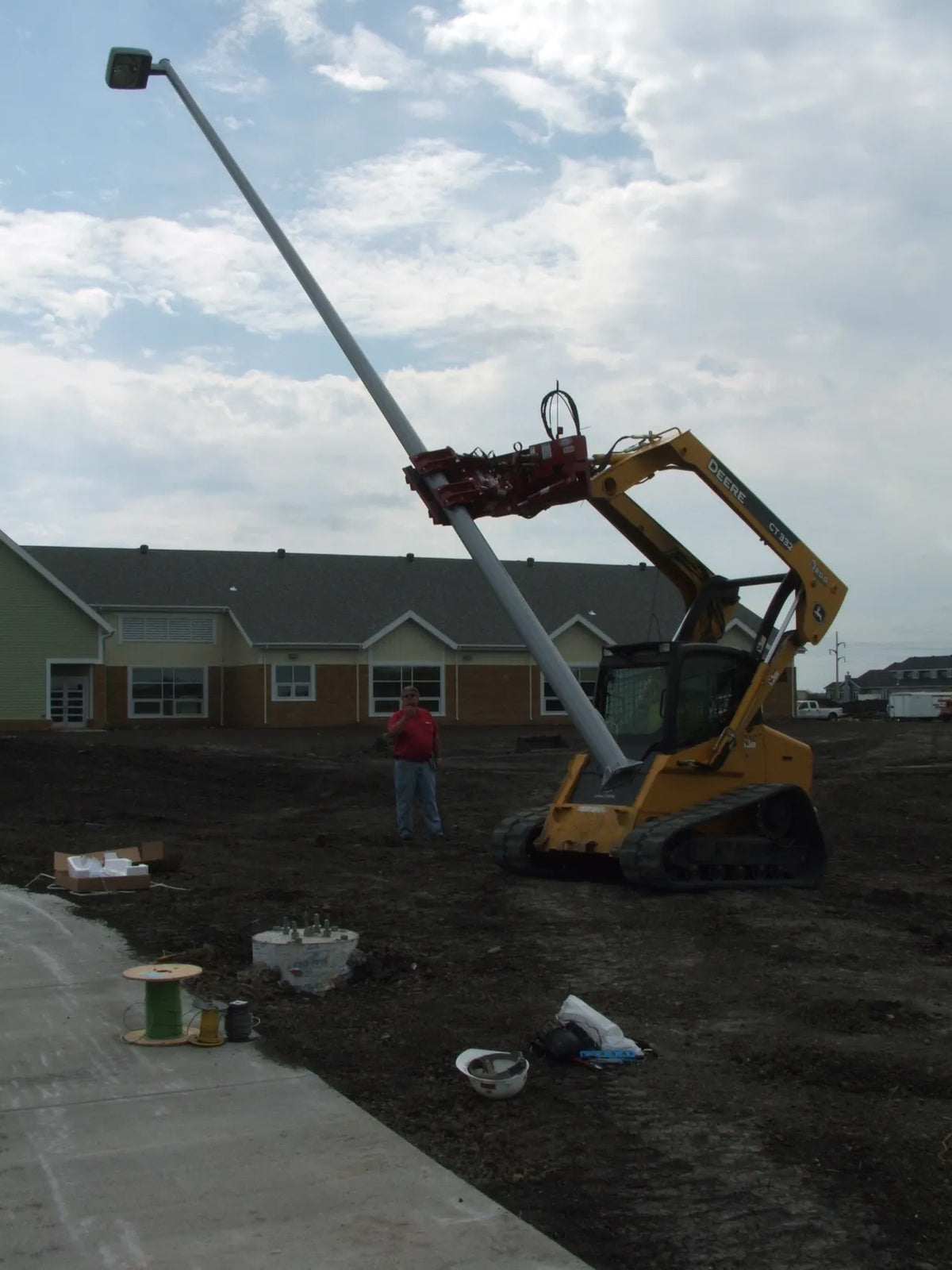Ez Spot UR Attachment Double Pole Claw | Model EZ-0008 | Jaw Opening 14" | 20–30 GPM | 3–5 Tons | For Skid Steer, Compact Track Loaders, Wheel Loaders, Excavators, Mini Excavators, Telehandlers & Backhoes