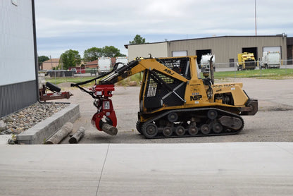 Ez Spot Ur Attachment Heavy Duty Pole Setter | Model EZ-HD08 | Jaw Opening 21" | 20–30 GPM | 3–5 Tons | For Skid Steer, Compact Track Loaders, Wheel Loaders, Excavators, Mini Excavators, Telehandlers & Backhoes