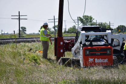Ez Spot Ur Attachment Heavy Duty Pole Setter | Model EZ-HD08 | Jaw Opening 21" | 20–30 GPM | 3–5 Tons | For Skid Steer, Compact Track Loaders, Wheel Loaders, Excavators, Mini Excavators, Telehandlers & Backhoes