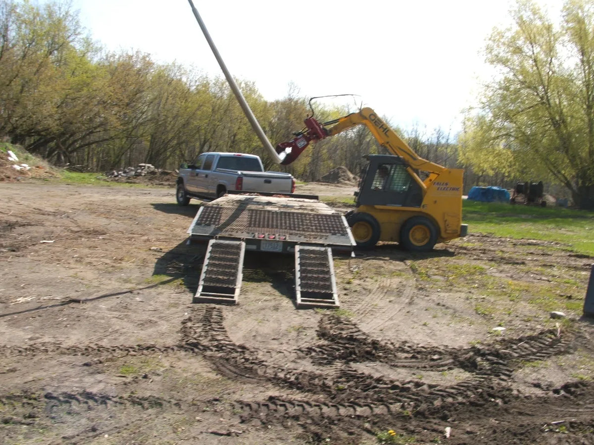 Ez Spot Ur Attachment Heavy Duty Pole Setter | Model EZ-HD08 | Jaw Opening 21" | 20–30 GPM | 3–5 Tons | For Skid Steer, Compact Track Loaders, Wheel Loaders, Excavators, Mini Excavators, Telehandlers & Backhoes