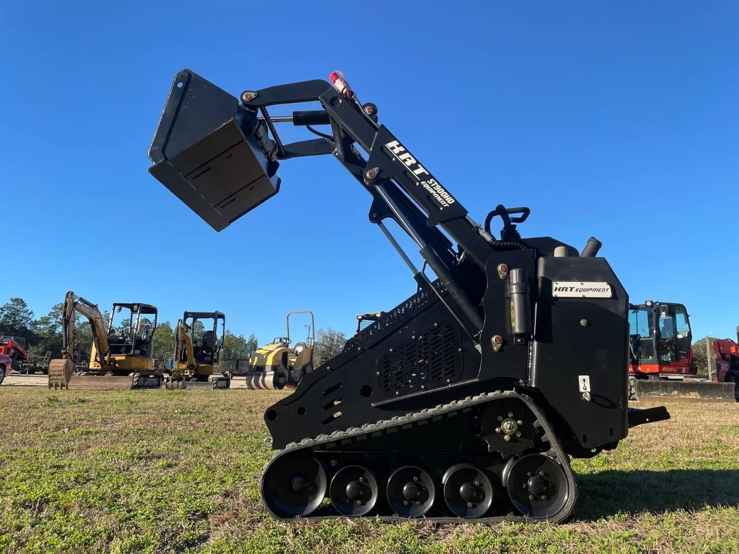 KRT Equipment Compact Track Loader | Model ST 900 HD | Loading Capacity 1,102 Lbs | 25 HP | For Mini Skid Steer