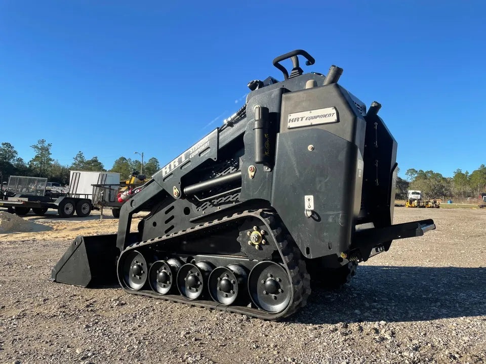 KRT Equipment Compact Track Loader | Model ST 900 HD | Loading Capacity 1,102 Lbs | 25 HP | For Mini Skid Steer