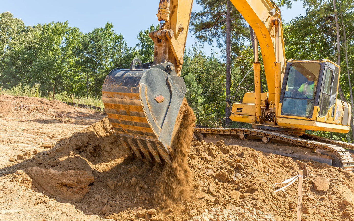 SOLESBEE'S 18" TO 72" WIDTH EXCAVATOR BUCKET WITH BOTTOM WEAR STRIPS FOR EXCAVATOR