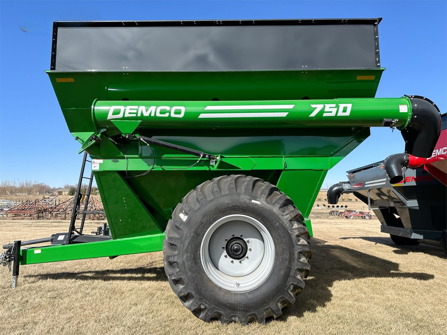 Demco Single Auger Grain Cart | Model 750 | Total Weight 8,220 lbs | Horsepower 150+ HP | Hub Size 10 Bolt | For Tractors