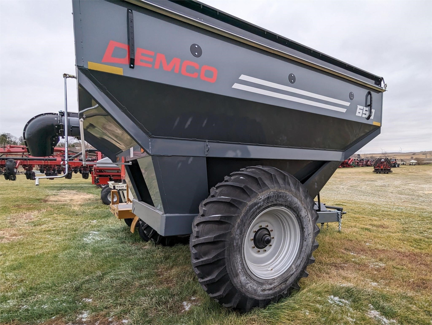 Demco Single Auger Grain Cart | Model 650 | Total Weight 7,560 lbs | Horsepower 150+ HP | Hub Size 10 Bolt | For Tractors