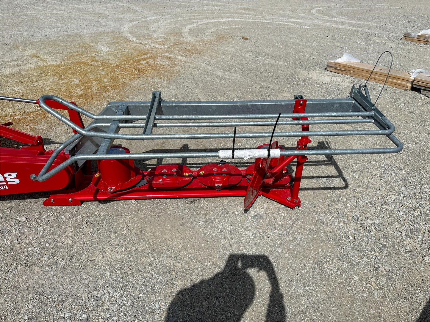 Farm King Disc Mowers | Model MDN-4 | Working width 5' 5" | Weight 903 Lbs | Horsepower 35 HP | For Tractors