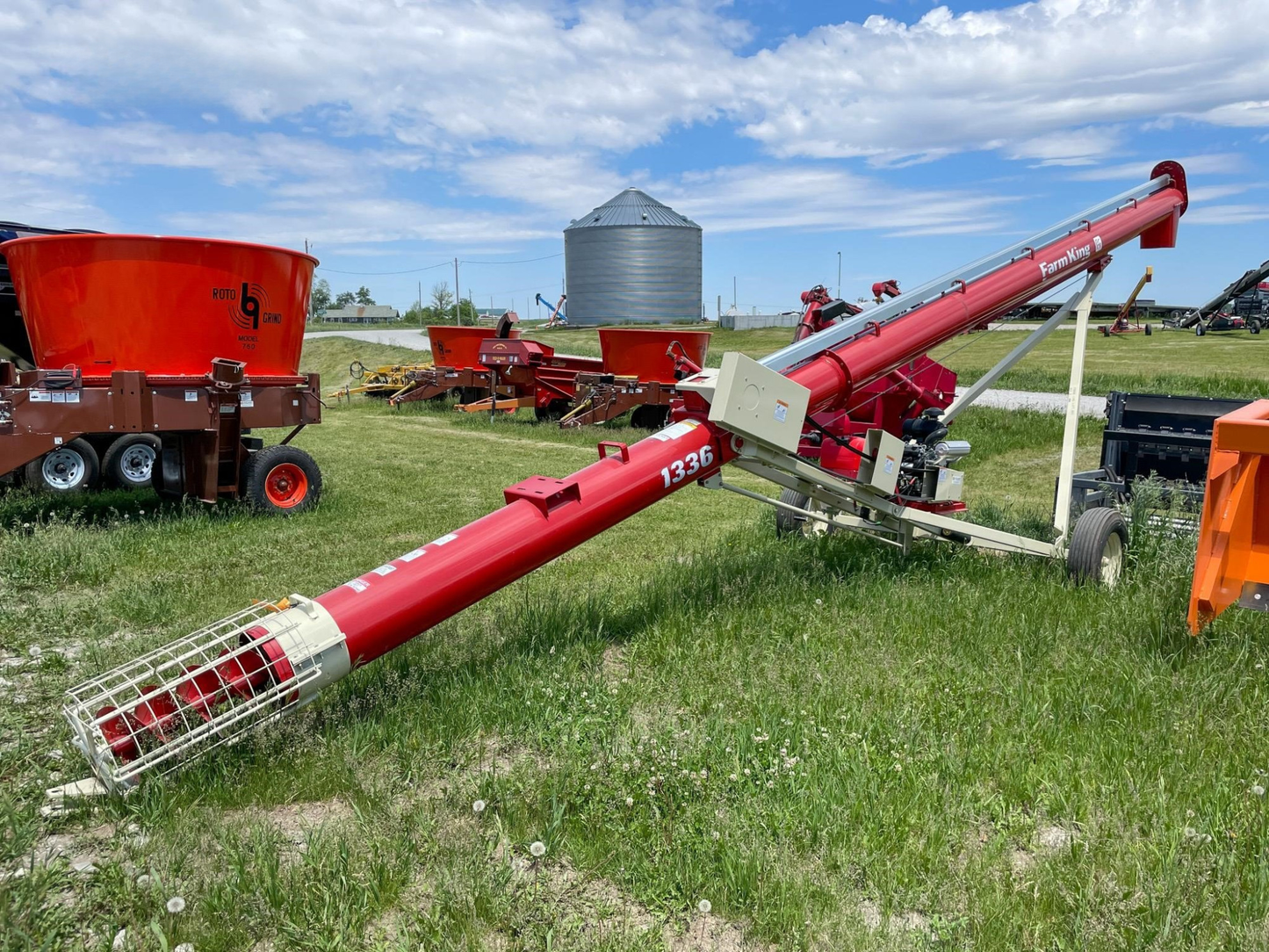 Farm King Conventional Auger | Model 1336 | Tube Width 13" | Electric Horsepower 22 HP | For Tractors