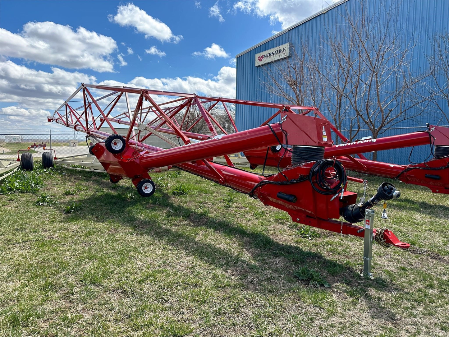 Farm King Back-saver Grain Auger | Model 13114 | Size 13" x 114' | PTO Horsepower 165 Hp | For Tractors