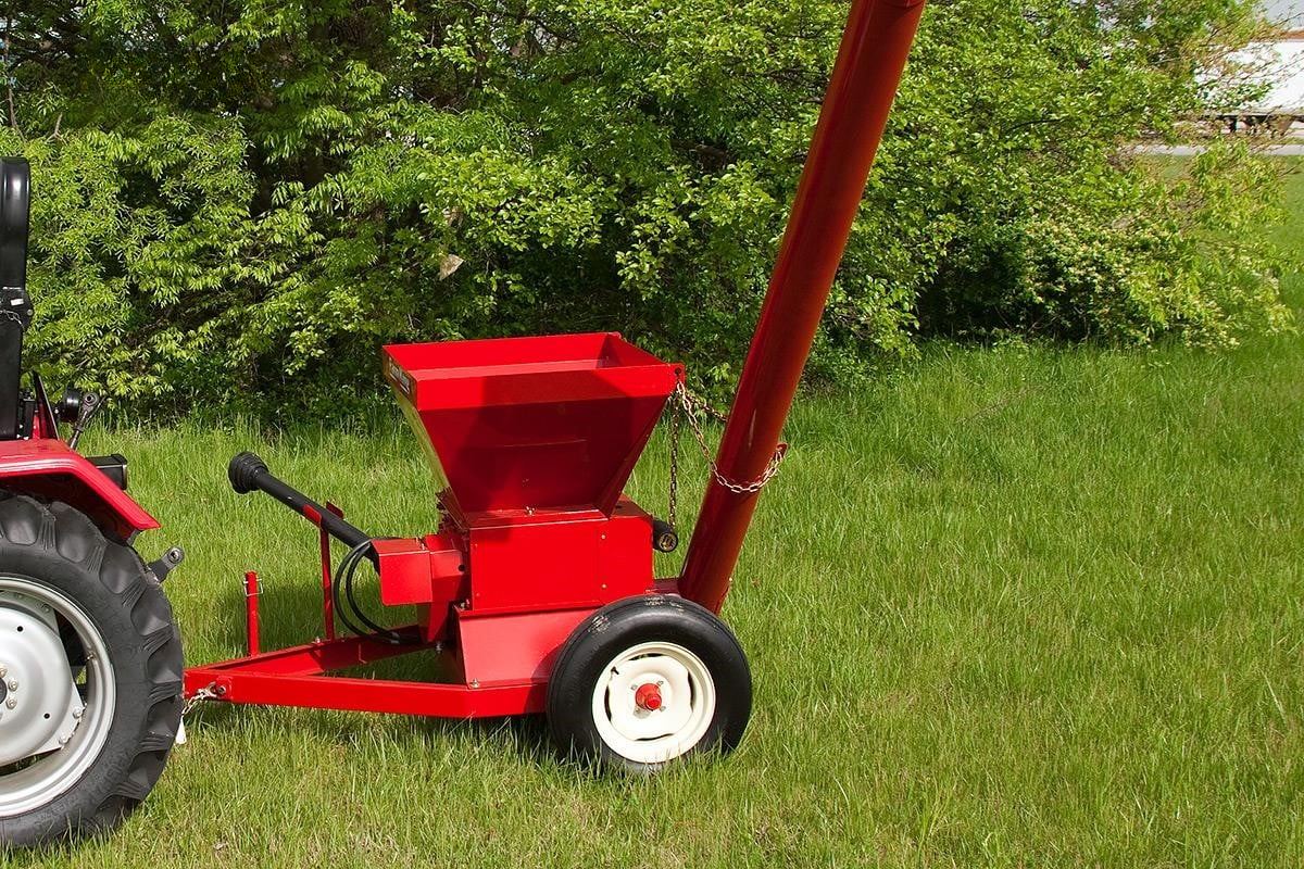 Farm King Feed Grinders | Model Y-180C | Size 18" x 10" | Weight 540 Lbs | Horsepower 40-60 PTO HP | For Tractors