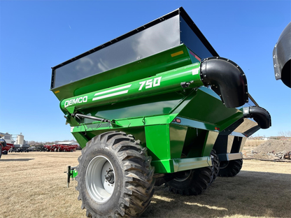 Demco Single Auger Grain Cart | Model 750 | Total Weight 8,220 lbs | Horsepower 150+ HP | Hub Size 10 Bolt | For Tractors