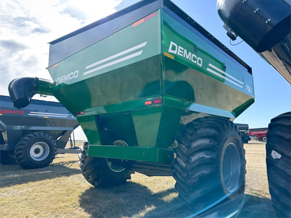 Demco Single Auger Grain Cart | Model 750 | Total Weight 8,220 lbs | Horsepower 150+ HP | Hub Size 10 Bolt | For Tractors