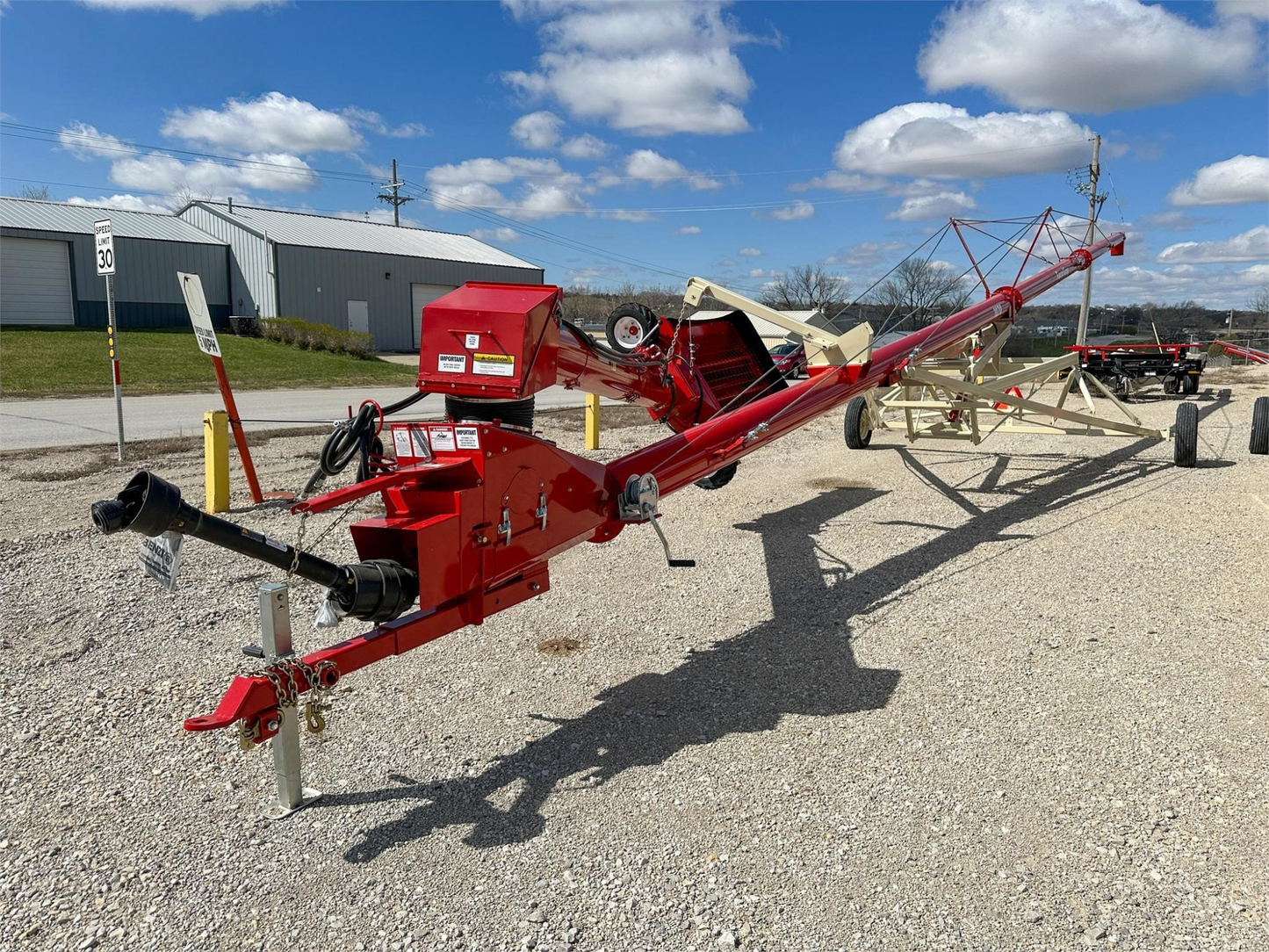 Farm King Back-saver Grain Auger | Model 1080 | Size 10" x 80' | Weight 3,622 Lbs | PTO Horsepower 65 HP | For Tractors