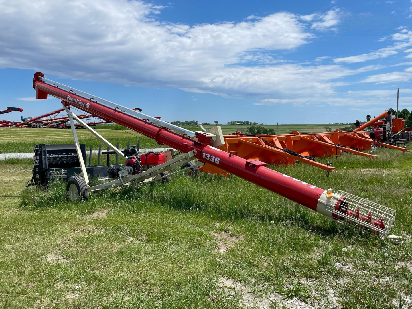 Farm King Conventional Auger | Model 1336 | Tube Width 13" | Electric Horsepower 22 HP | For Tractors