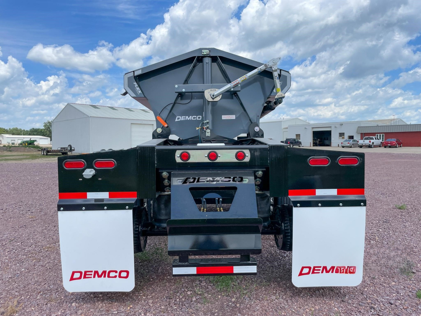 Demco Triple Axle Side Dump Trailers | Tub Length 37 ft | Capacity 24.5 cu yd | Composition Aluminium / Steel | For Tractors