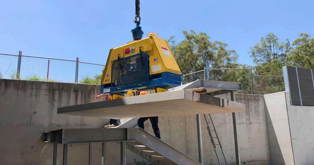 Vacuworx Vacuum Lifter | Model MC 3 & MC 5 / MC 5H | Width 18.5" To 20" | 3 To 5 Ton | 15 To 30 GPM | For Excavators & Loaders