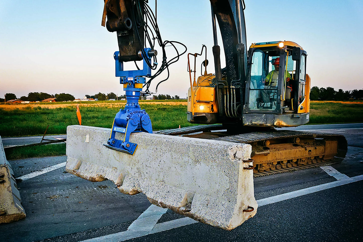 Vacuworx Hydraulic Barrier Lifter | Model HL Series | Width 24" To 30" | Capacity 6,000 To 23,200 lb | 2.75 To 10.5 Tons | For Excavators & Large Host Machines