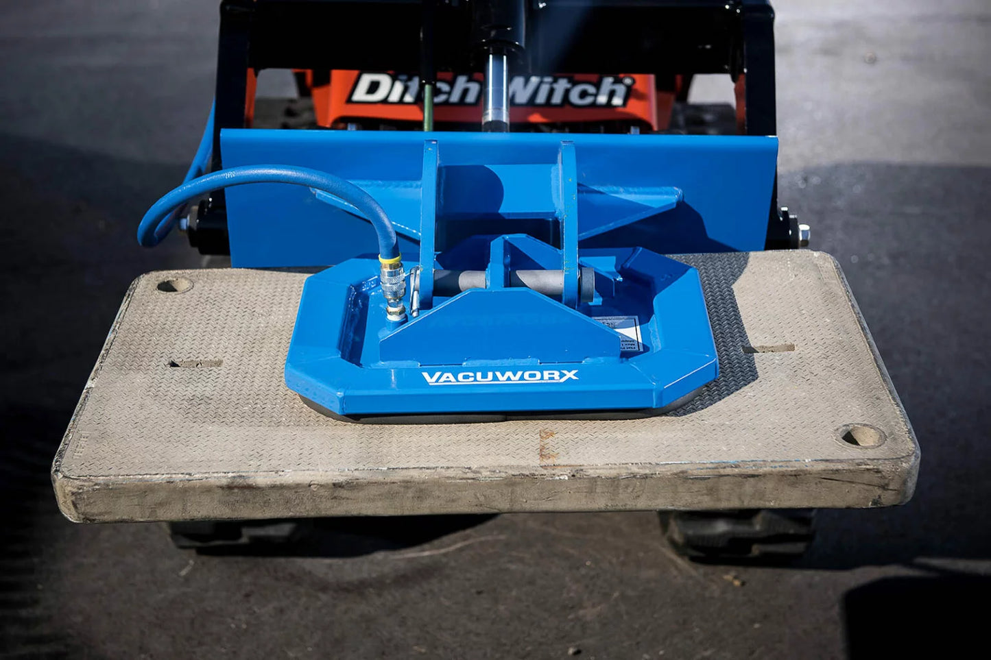 Vacuworx Portable Vacuum Lifting System | Model PHD | Width 19" | 2,500 lb Capacity | 8 To 30+ GPM | 1.5 To 3 Ton | For Skid Steers, Excavators & Cranes