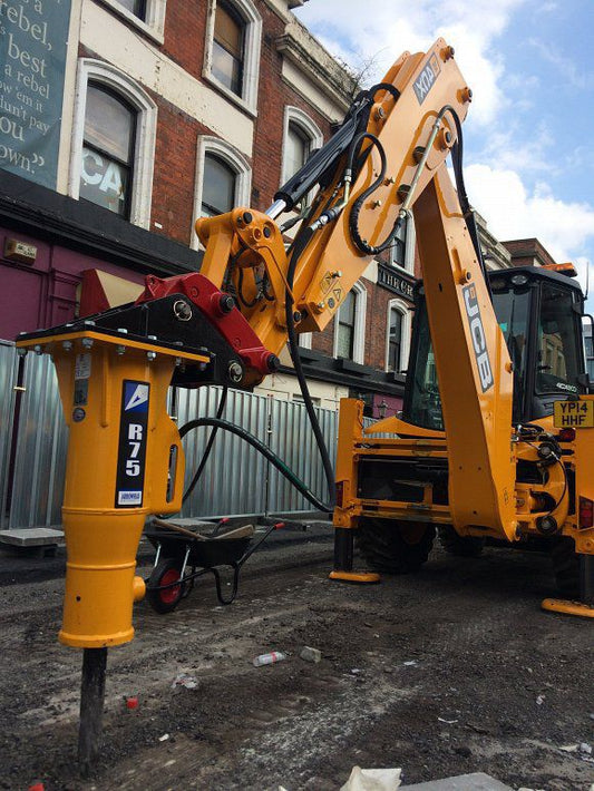 Arrowhead | Rockdrill’s Hydraulic Hammers | Models R75 & R90 | Max Energy 121–123 dB | Machine Size 6.5–13 Tons | For Backhoes