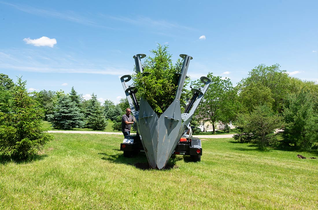 BAUMALIGHT TR330 Trailer Mounted Tree Spade-With Self Contained Hydraulic Power Pack 30" ROOT BALL Pull Type